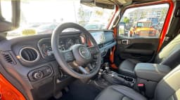 Jeep Gladiator Sport S 4x4 2025 — side view