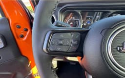 Jeep Gladiator Sport S 4x4 2025 — side view
