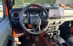 Jeep Gladiator Sport S 4x4 2025 — side view