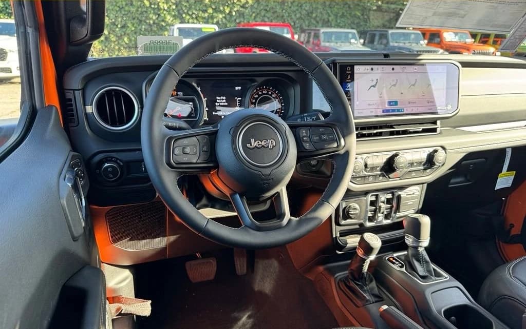 Jeep Gladiator Sport S 4x4 2025 — side view