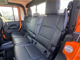 Jeep Gladiator Sport S 4x4 2025 — side view