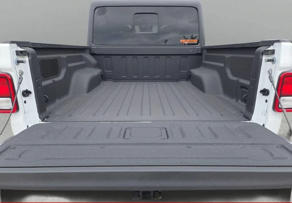 Jeep Gladiator Sport S 4x4 2026 — side view