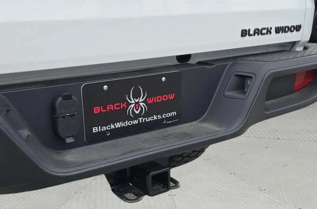 Jeep Gladiator Sport S 4x4 2026 — side view