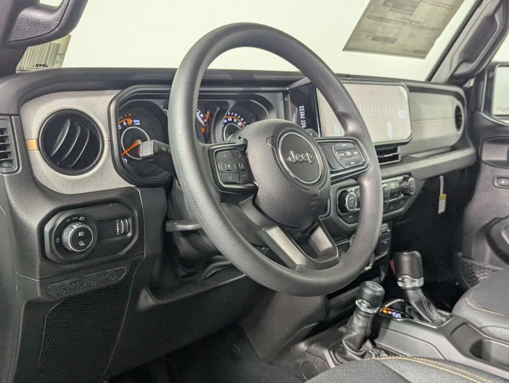 Jeep Gladiator Sport 4x4 2026 — side view