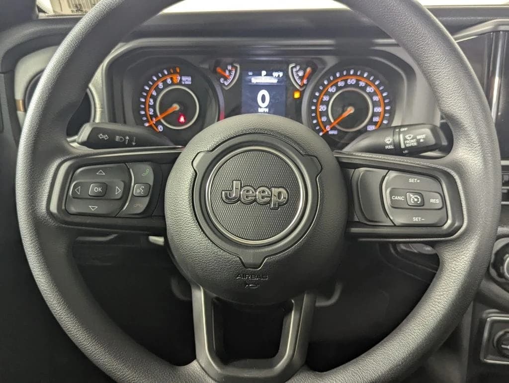 Jeep Gladiator Sport 4x4 2026 — side view