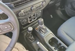 Jeep Gladiator Sport S 4x4 2026 — side view