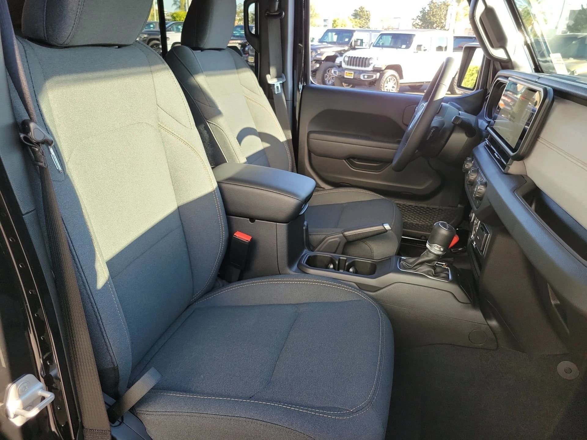 Jeep Gladiator Sport S 4x4 2026 — side view