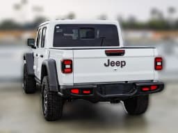 Jeep Gladiator Rubicon 4x4 2026 — side view