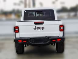 Jeep Gladiator Rubicon 4x4 2026 — side view