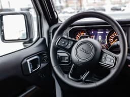 Jeep Gladiator Rubicon 4x4 2026 — side view