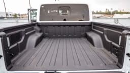 Jeep Gladiator Rubicon 4x4 2026 — side view