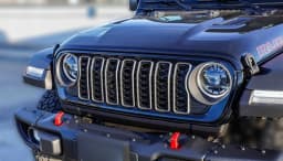 Jeep Gladiator Rubicon 4x4 2026 — side view