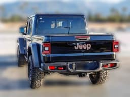 Jeep Gladiator Rubicon 4x4 2026 — side view