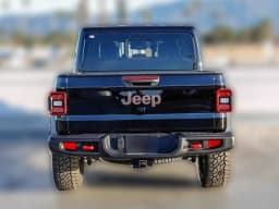 Jeep Gladiator Rubicon 4x4 2026 — side view