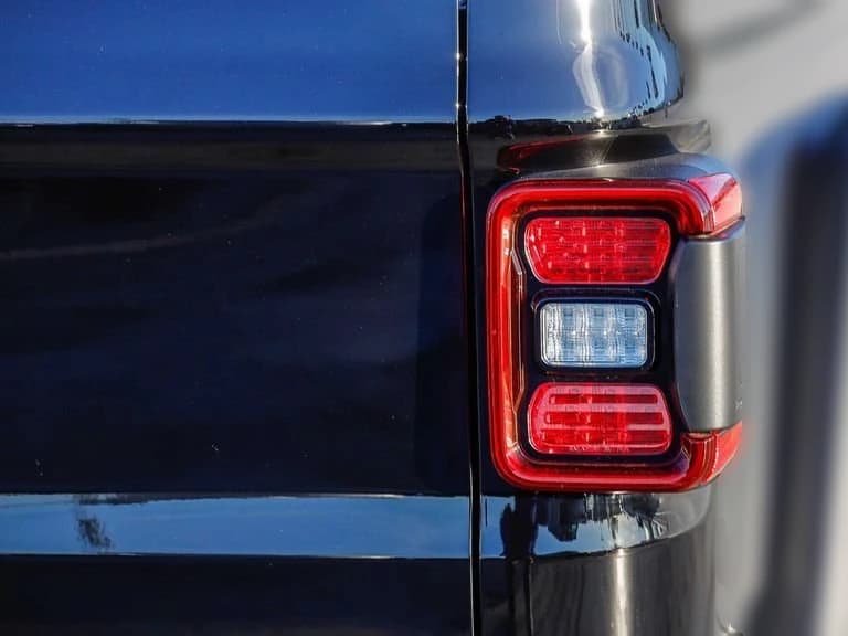 Jeep Gladiator Rubicon 4x4 2026 — side view