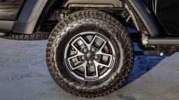 Jeep Gladiator Rubicon 4x4 2026 — side view