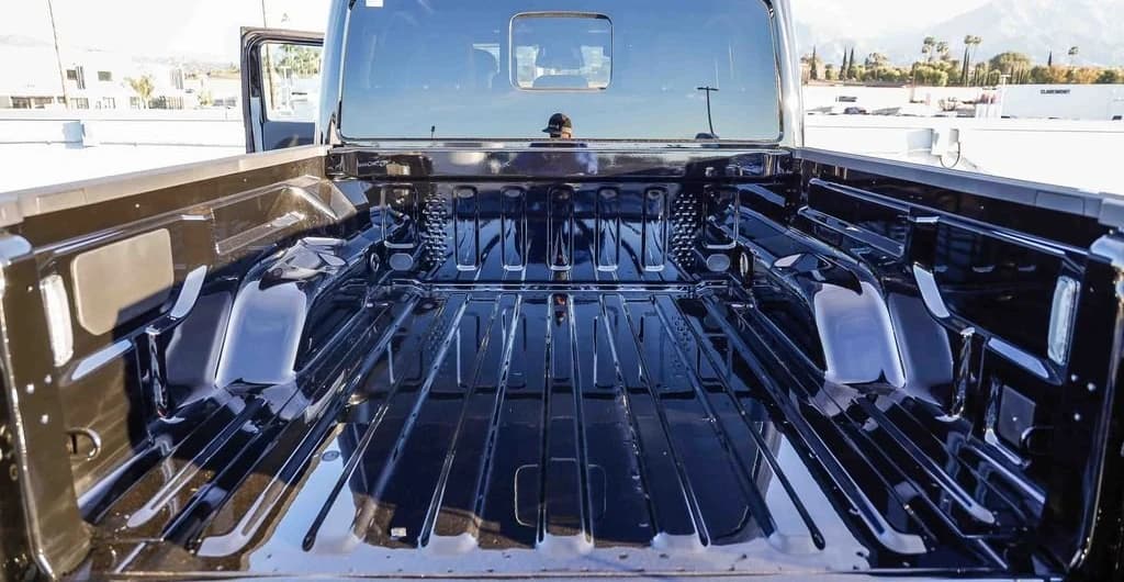 Jeep Gladiator Rubicon 4x4 2026 — side view