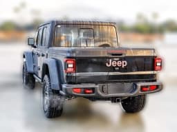 Jeep Gladiator Rubicon 4x4 2026 — side view