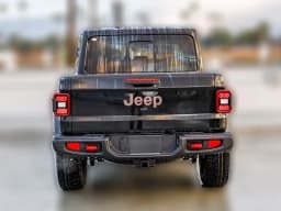 Jeep Gladiator Rubicon 4x4 2026 — side view
