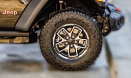 Jeep Gladiator Rubicon 4x4 2026 — side view