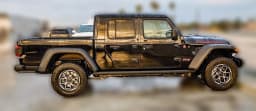 Jeep Gladiator Rubicon 4x4 2026 — side view