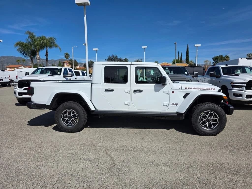Jeep Gladiator Rubicon X 4x4 2026 — side view