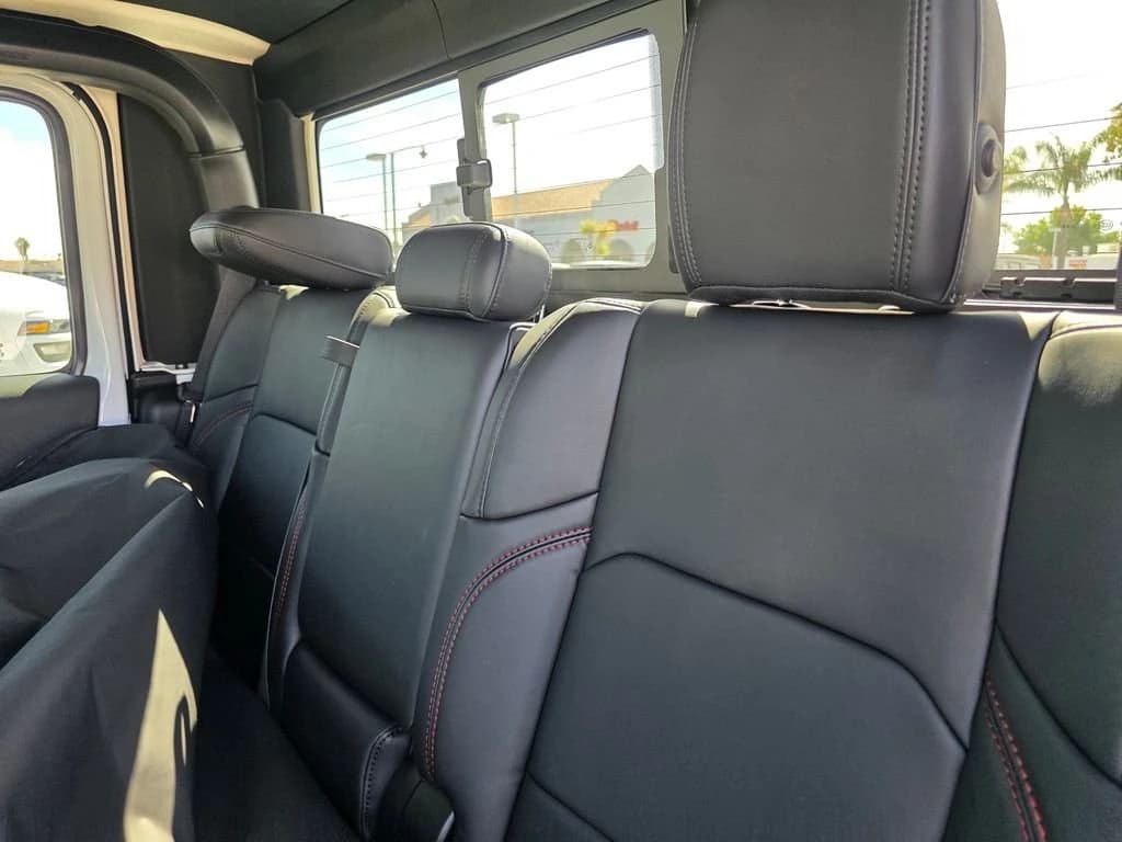 Jeep Gladiator Rubicon X 4x4 2026 — side view