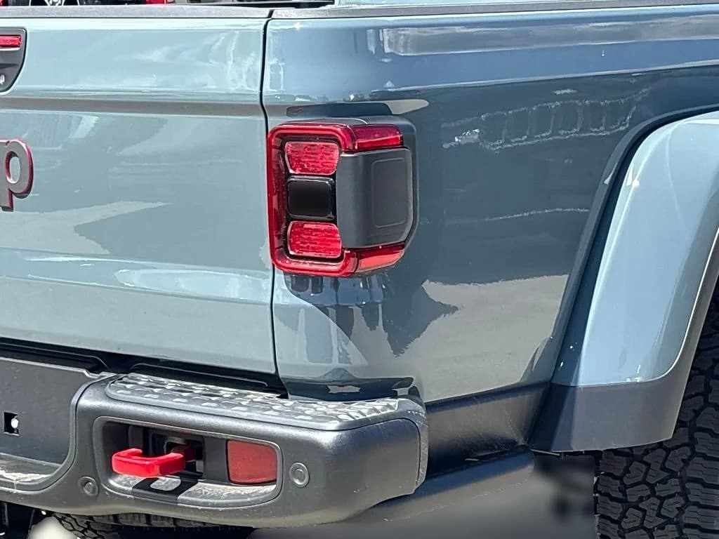 Jeep Gladiator Rubicon X 4x4 2026 — side view