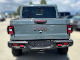 Jeep Gladiator Rubicon X 4x4 2026 — side view