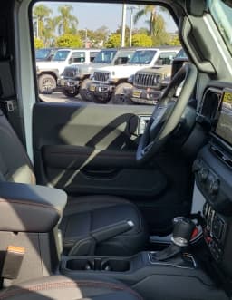 Jeep Gladiator Rubicon 4x4 2026 — side view