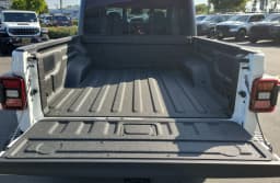 Jeep Gladiator Rubicon 4x4 2026 — side view