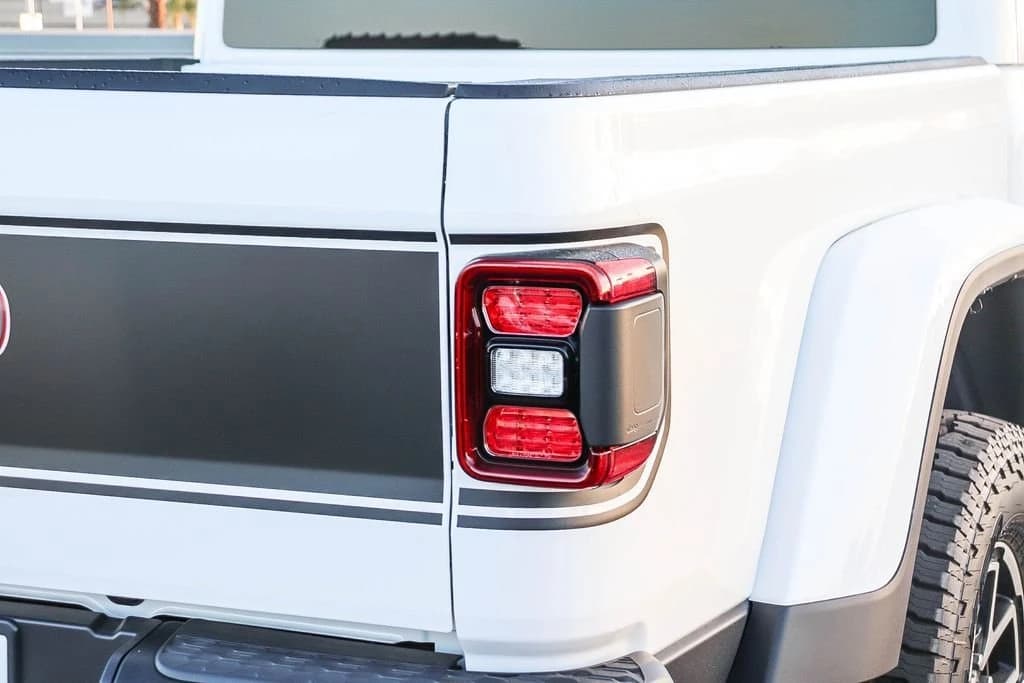 Jeep Gladiator Shadow Ops 4x4 2026 — side view