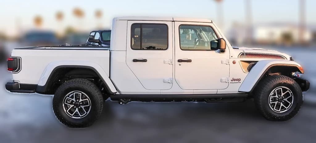 Jeep Gladiator Shadow Ops 4x4 2026 — side view