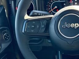Jeep Gladiator Rubicon 4x4 2026 — side view