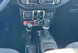 Jeep Gladiator Rubicon 4x4 2026 — side view