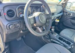 Jeep Gladiator Rubicon 4x4 2026 — side view