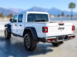Jeep Gladiator Rubicon 4x4 2026 — side view
