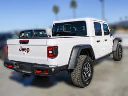 Jeep Gladiator Rubicon 4x4 2026 — side view