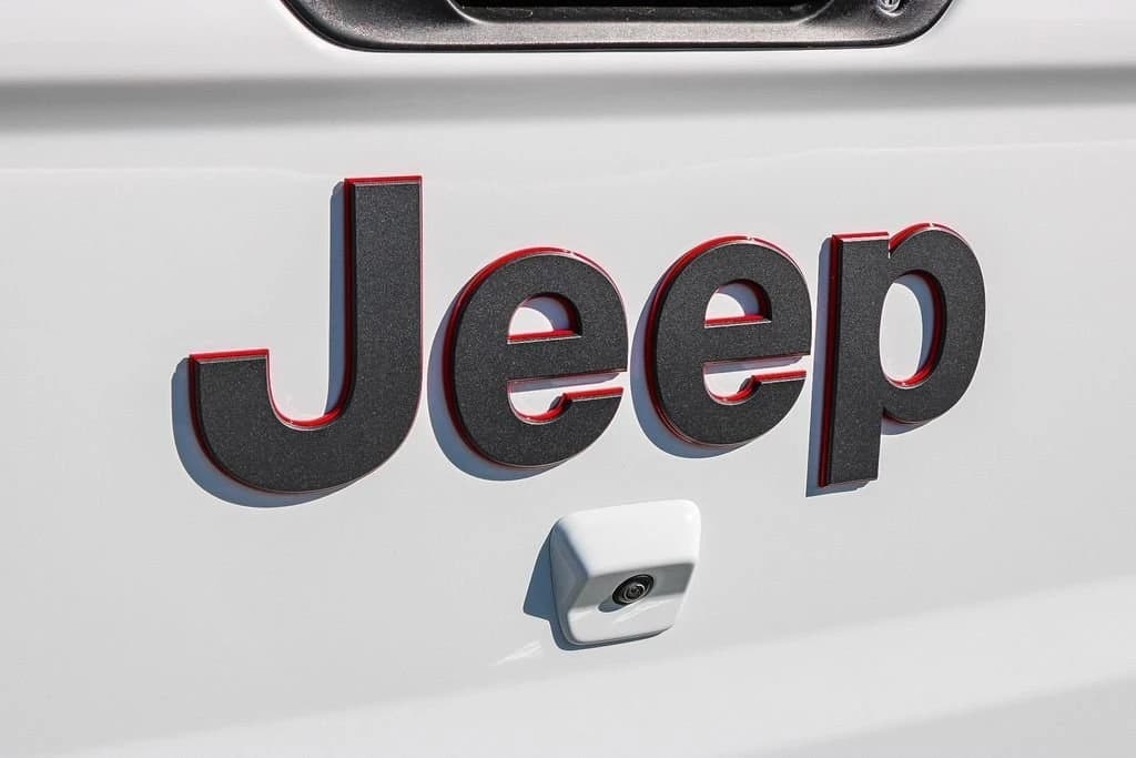 Jeep Gladiator Rubicon 4x4 2026 — side view