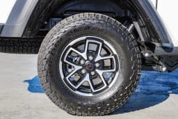 Jeep Gladiator Rubicon 4x4 2026 — side view