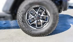 Jeep Gladiator Rubicon 4x4 2026 — side view