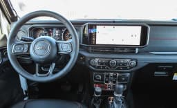 Jeep Gladiator Rubicon 4x4 2026 — side view