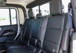 Jeep Gladiator Rubicon 4x4 2026 — side view