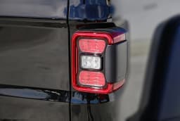 Jeep Gladiator Rubicon 4x4 2026 — side view