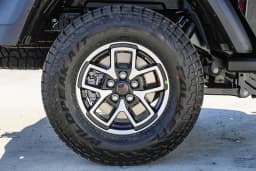 Jeep Gladiator Rubicon 4x4 2026 — side view