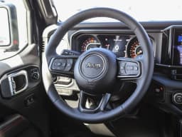 Jeep Gladiator Rubicon 4x4 2026 — side view