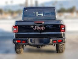 Jeep Gladiator Rubicon 4x4 2026 — side view