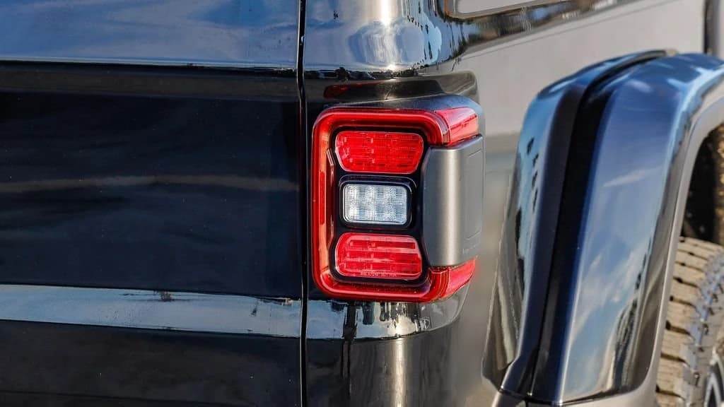 Jeep Gladiator Rubicon 4x4 2026 — side view