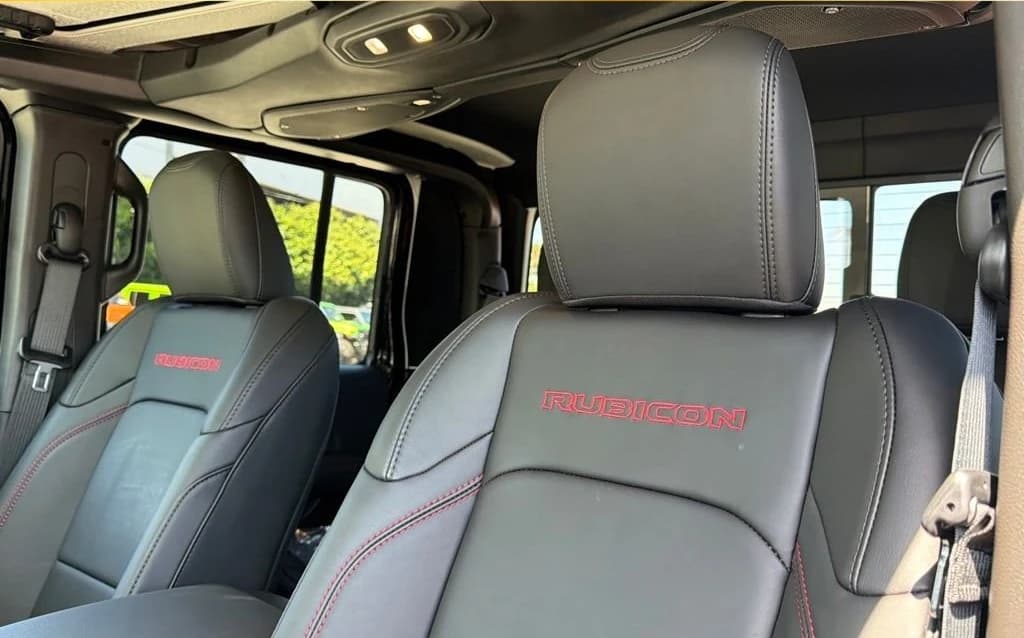 Jeep Gladiator Rubicon X 4x4 2025 — side view