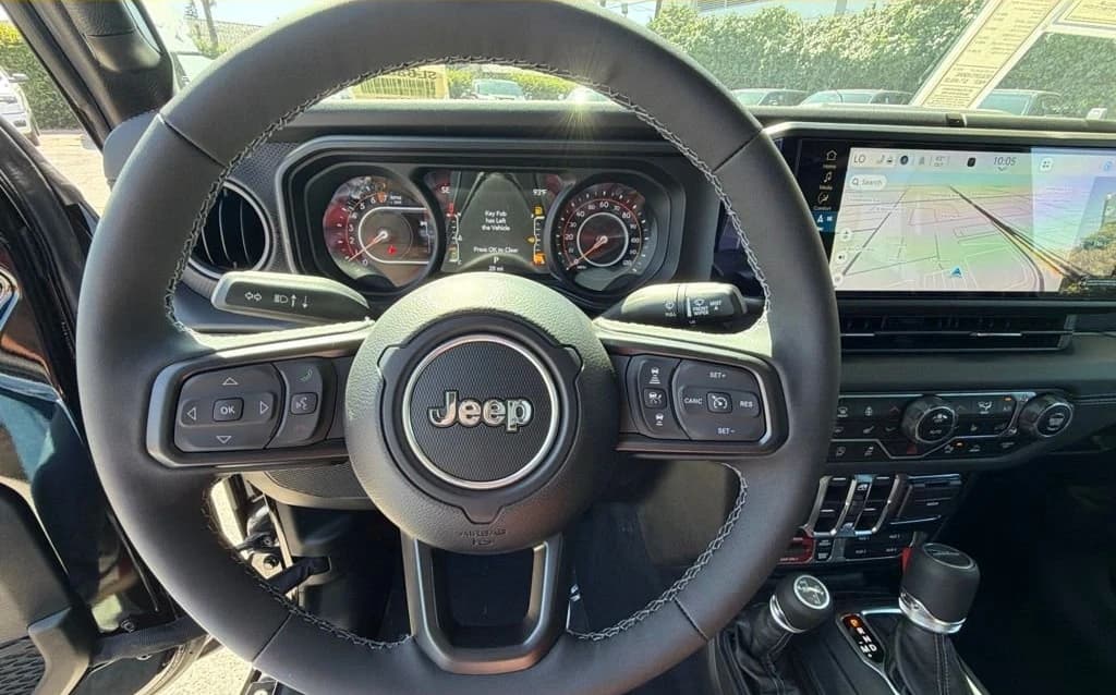 Jeep Gladiator Rubicon X 4x4 2025 — side view